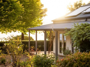 Country Oasis With River Views, Cygnet